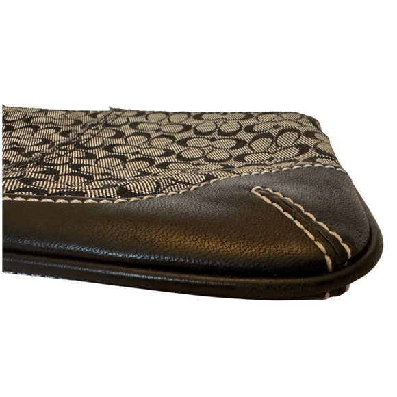 Like New Coach Signature Jacquard Wristlet Vintage - Picture 4 of 9
